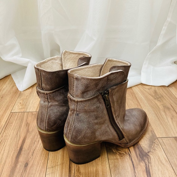 Freebird Clip Boots - Picture 3 of 6